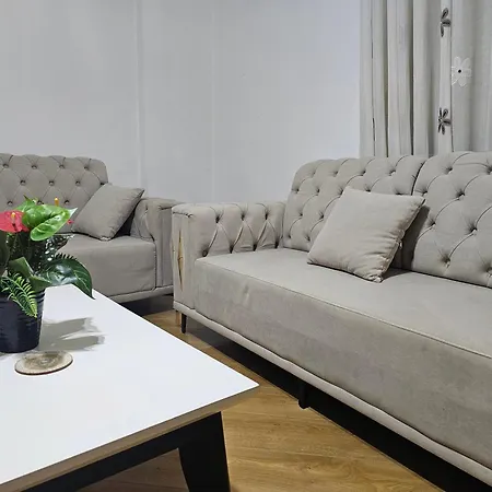 Bral Plepa - Two-bedroom Beachfront شقة